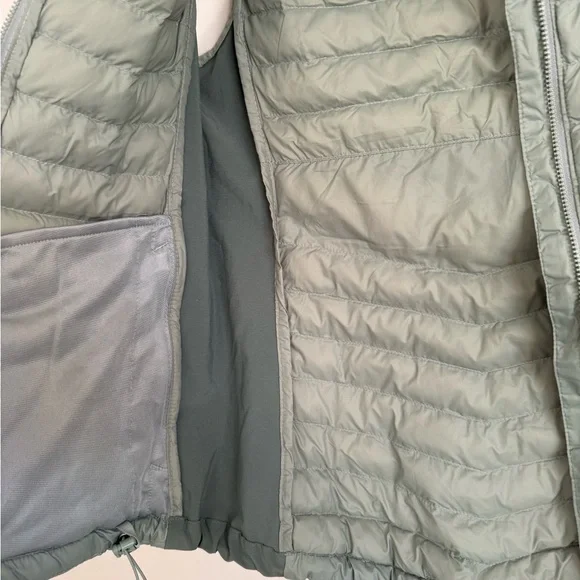 Columbia Women's Puffer Vest - Picture 9 of 11